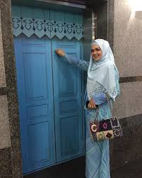 (dato siti nurhaliza) by : Perasmian Butik Baru Di Ibu Kota Ini Koleksi Baju Raya Siti Nurhaliza Yang Cantik Dan Bergaya Berita Steady
