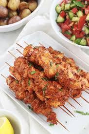 Brochettes De Poulet Au Paprika Et Aux Herbes Au Four Recette Brochette Poulet Poulet Paprika Recette Brochette Poulet