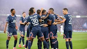 En attendant messi, le paris sg assure le spectacle face à strasbourg la joie de l'attaquant strasbourgeois kevin gameiro, félicité par ses coéquipiers, après avoir marqué face au paris. Qk7ui2unsxufmm
