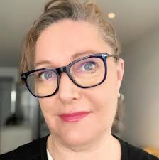 Robyn Gower's Instagram, Twitter & Facebook