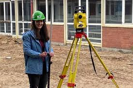 Die gärtner*innen sind täglich im stadtgebiet unterwegs, richten landschaftsgärtnerische baustellen ein, führen erdarbeiten durch, stellen bauwerke in außenanlagen und befestigte flächen her. Duales Studium Bei Jurgen Jung Garten Landschaftsbau