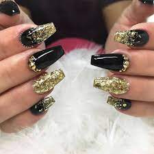 Try one of these 43 best winter nail colors and designs. Matte Black Nails With Gold Flakes Matte