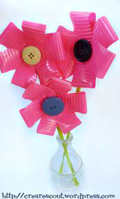 Creare un lampadario a forma sferica con i bicchieri di plastica se amate lo stile ikea vogliamo proporvi un lampadario da realizzare in modo molto originale grazie ai bicchieri di plastica. Ri Usare I Bicchieri Usa E Getta Fiori Creare Scout