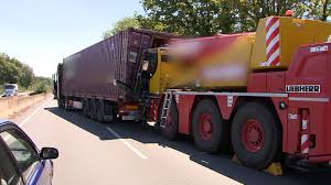Ein meinungsbeitrag bei facebook hat uwe mentrup ein unruhiges wochenende verschafft: Rtl West Unfall Mit Laster Auf Der A57 In Richtung Koln Facebook