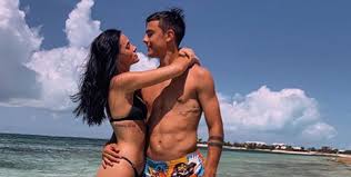 La cantante organizó un romántico festejo para su novio y le dedicó unas palabras en su cuenta de instagram. El Escrache De Paulo Dybala A Oriana Sabatini