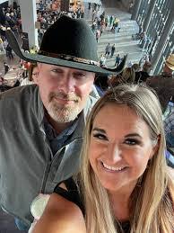 Leslie Baylor's Instagram, Twitter & Facebook