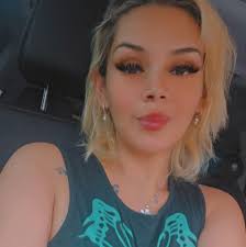 Yesenia Lara updated her profile picture.