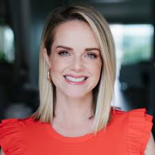 Kendra Pennington's Instagram, Twitter & Facebook