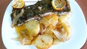 Cocinar el pescado al horno es una de las formas más sanas de prepararlos, ya que de esta forma conservan mejor sus propiedades, como el sabor, la textura cocinar al horno es una de las formas más antiguas de cocinarque se conocen, y ha ido evolucionando con el paso del tiempo, desde los. Rodaballo Al Horno Youtube