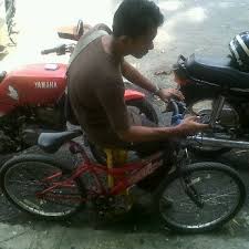 Context sentences for bomba in english. Photos At Pili Bomba Depan Cc Fire Station