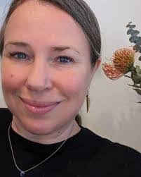 Ellen Noon's Instagram, Twitter & Facebook