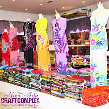 Saya pernah ditugaskan untuk menerbitkan video seni pembuatan batik bagi bahagian teknologi pendidikan negeri terengganu di malaysia kebanyakan kilang perusahaan batik banyak terdapat di terengganu. Entrance To Showroom Picture Of Noor Arfa Craft Complex Kuala Terengganu Tripadvisor
