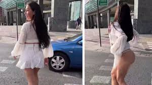 Heiße Ampel-Show!: OnlyFans-Model entblößt Hintern vor Autofahrern