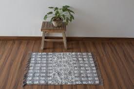 Der Teppich Handgewebt Und Hand Block Gedruckt In Baumwolle Ist Ein Traditionelles Must Have Fur Ihr Zuhause Gro Modern Carpets Design Patterned Carpet Rugs