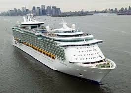 Promozioni E Offerte Di Tutte Le Crociere Con Indipendence Of The Seas Richiedi Un Pre Royal Caribbean Cruise Royal Caribbean Cruise Lines Biggest Cruise Ship