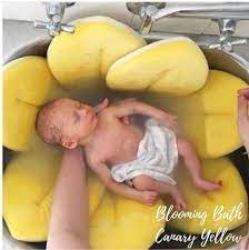 Lower baby into the plush flower that perfectly cradles your baby and admires the smiles. Baby Blooming Bath Yellow Kiddyco