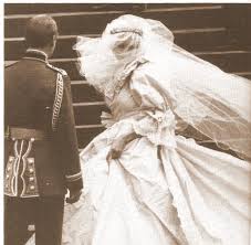 Il primo portale che raccoglie tutti i negozi di abiti da sposa italiani. Espritnouveau Sposa Sposa Dal 1980 Al 1990