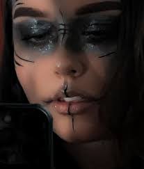 April Rae's Instagram, Twitter & Facebook