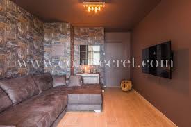 Salon Tele Contemporain Location De Vacances De Luxe D Un Penthouse Pres De Colmar Avec Coins Secrets En 2020 Decoration Maison Vacances De Luxe Canape 5 Places