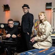 Alex callier (bassist), raymond geerts (guitarist), frank duchêne (keyboard) and esther lybeert (singer) originally named it hoover, but had to change. Var Xvdqhyterm