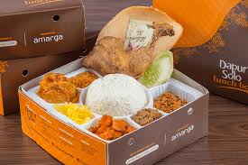 Berkaitan dengan hal tersebut, jangan khawatir karena paket nasi box kekinian dari markaz catering siap menjadi rujukan yang terbaik. Dari Isi Hingga Kemasan Nasi Kotak Mas Jamal