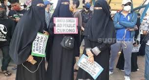 Hakim tolak permintaan habib rizieq disidang langsung, ini kata pengamat. Tocpc7i1pd Vem