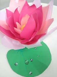 Fiore Di Loto Gigante Di Carta Con Gocce D Acqua Realistiche Creato Da Me Ideale Per Decorare Matrimoni Feste Eventi Idee Creative Fiore Di Loto Bomboniere