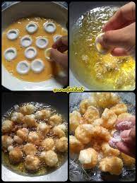 Pecahkan telur dalam satu bekas dan gaul rata. Resipi Tepung Bunga Kuih Tradisional Sedap Hanya Guna 4 Bahan
