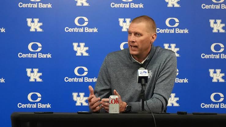 Kentucky men's basketball coach Mark Pope talks about his team ahead of new  season