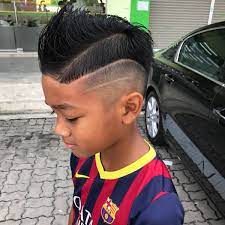 Potong rambut, berlokasi di jl. Kedai Gunting Rambut Aza Taman Nusantara