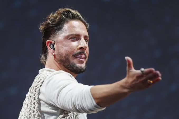 Escuchamos el single de MANUEL CARRASCO «Que Bonito Es Querer» del año 2018