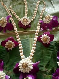 Pin By Chaitali On Alpa Mali Fresh Flower Jewelry Wedding Flower Jewelry Bridal Hair Accessories Flower