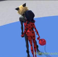 He S Holding Her Waist So Carefully So Close This Is The Most Respectful Boy I Loo Miraculous Ladybug Memes Miraculous Ladybug Miraculous Ladybug And Cat Noir