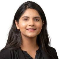 Muna Daud's Instagram, Twitter & Facebook