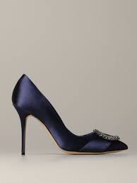 Avec quels articles associer sa chaussure femme ? Manolo Blahnik Outlet Chaussures Femme Escarpins Manolo Blahnik Femme Bleu Marine Escarpins Manolo Blahnik 319 0924 0004 Giglio Fr
