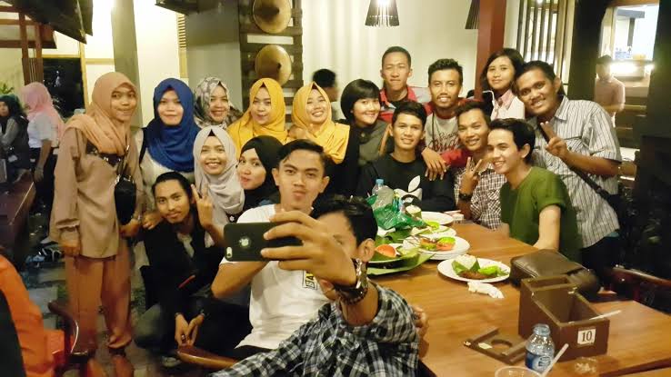 Hasil gambar untuk Reunian"