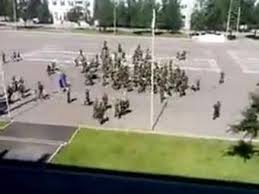 Я хочу напомнить нашим слушателям что мы сегодня говорим про танки и про кантемировскую танковую дивизию. Za Draku V Podmoskovnoj Chasti Nakazali 10 Oficerov Rossiya Lenta Ru