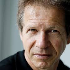 Educating the actors of tomorrow's economy