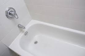 how to clean your apartment's bathtub