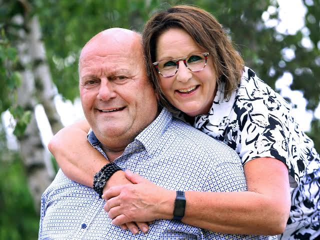 Boer Hans en zijn liefje Annette wonen samen: 'Heerlijk om bij elkaar te  zijn' | Show | AD.nl