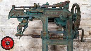 You can keep the peels on or remove them, either way works. 1890s Most Unnecessarily Complicated Apple Peeler Restoration Youtube