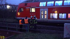 Die explosion eines gebäudes hat in hamburg einen großeinsatz der feuerwehr ausgelöst. Hamburg Lubeck Ermittlungen Nach Explosion Unter Regionalbahn Ndr De Nachrichten Hamburg