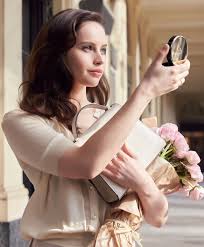 Pin By Fred Postma On Felicity Jones Felicity Rose Hadley Jones Felicity Jones Cle De Peau Beaute