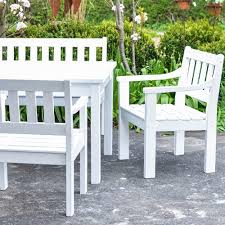 Gartenmöbel aus holz sind im gegensatz zu gartenmöbel aus kunststoff sicherlich teuerer, allerdings kann man damit auch das aussehen des eigenen gartens aufbessern. Gartenmobel Weiss Streichen Vorbereitung Und Anstrichaufbau