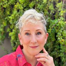 Elizabeth Schroeder's Instagram, Twitter & Facebook