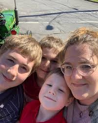 Kimberly Mapes's Instagram, Twitter & Facebook