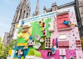 Vertikale Wohnung Als Kletterwand Ikea Promotion Kletterwand Spielplatz Design Ausstellungsraum