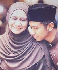 Perkara tersebut diumumkan timbalan perdana menteri, datuk seri ahmad zahid hamidi di hadapan ribuan. Isteri Amanah Allah Kepada Emir