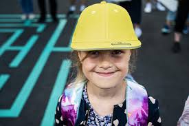 Hilla, Aapo ja Sara aloittivat koulun upouudessa Suikkila-talossa