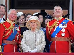Prinz andrew, dem 1986 der titel duke of york verliehen wurde, steht an neunter stelle der britischen thronfolge. Queen Sohn Prinz Andrew Verweigert Antworten Im Epstein Missbrauchsskandal Boulevard